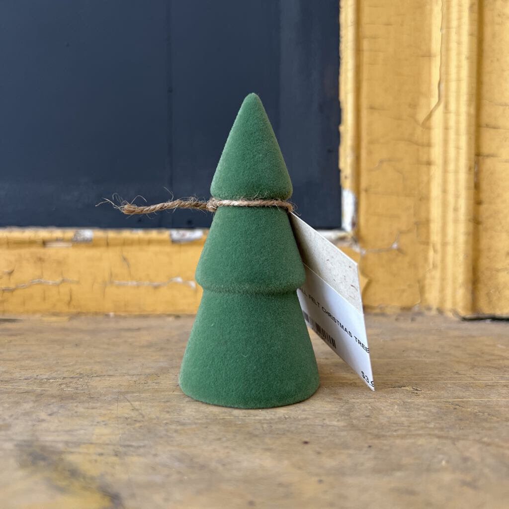 FELT CHRISTMAS TREE