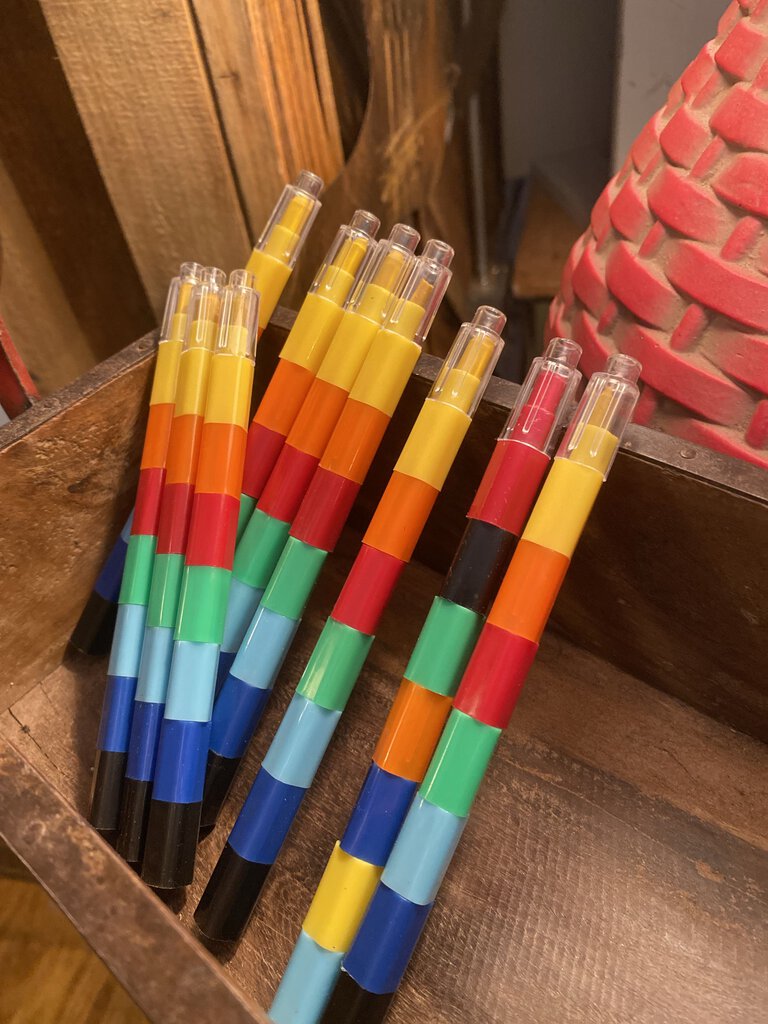 STACKABLE MULTICOLORED CRAYON