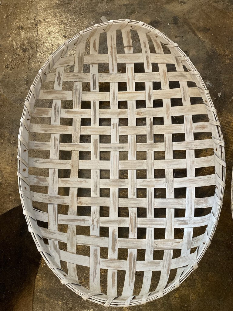 WHITE FLAT BASKET