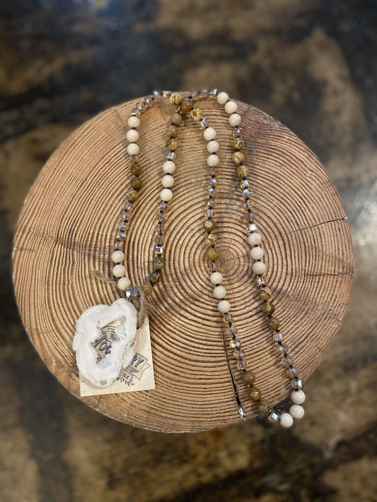 WHITE STONE NECKLACE