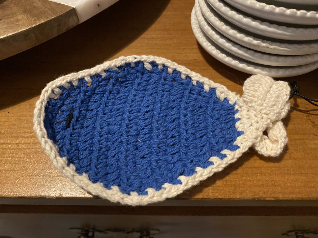 CROCHETED FISH SHAPED DISH SCRUBBER