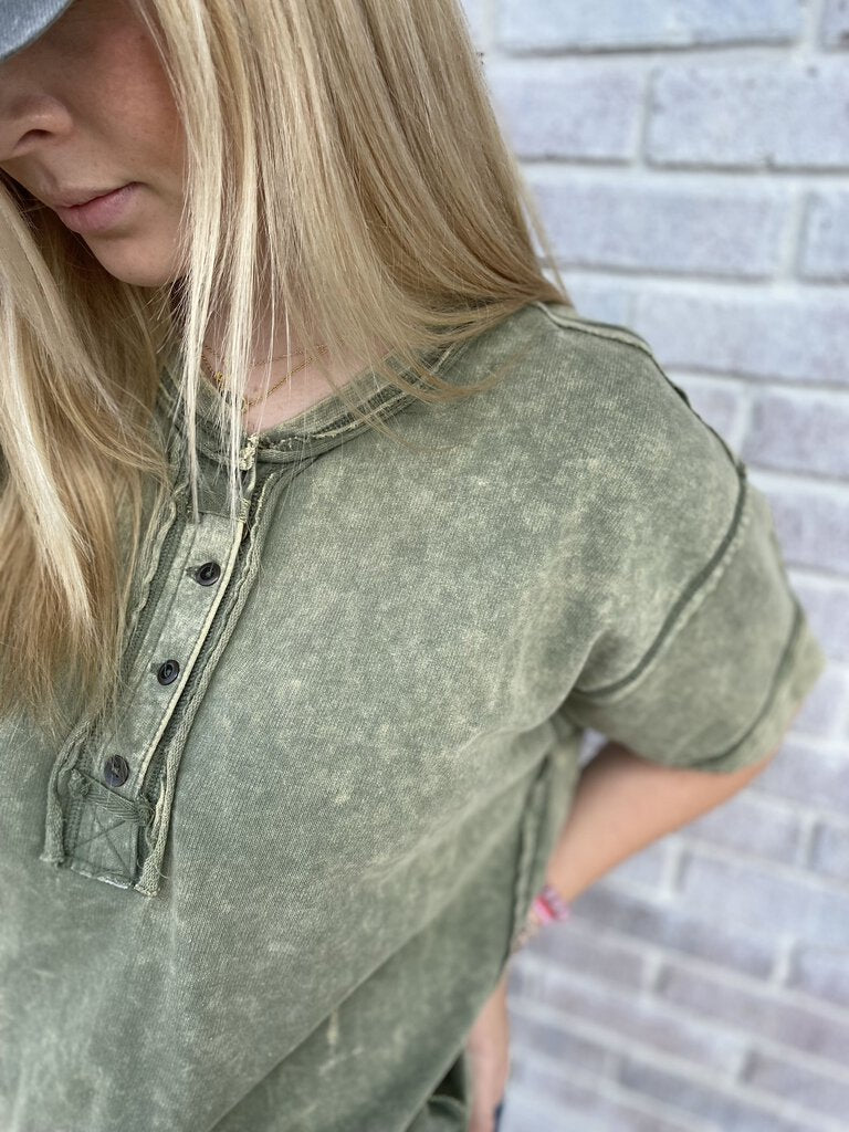 TEXTURED SCOOP NECK TOP