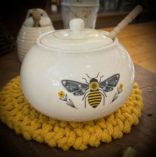 BUSY BEE HONEY POT WITH HIVE STIRRER