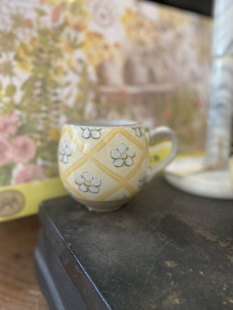 MUG WITH BEE IMAGE INSIDE