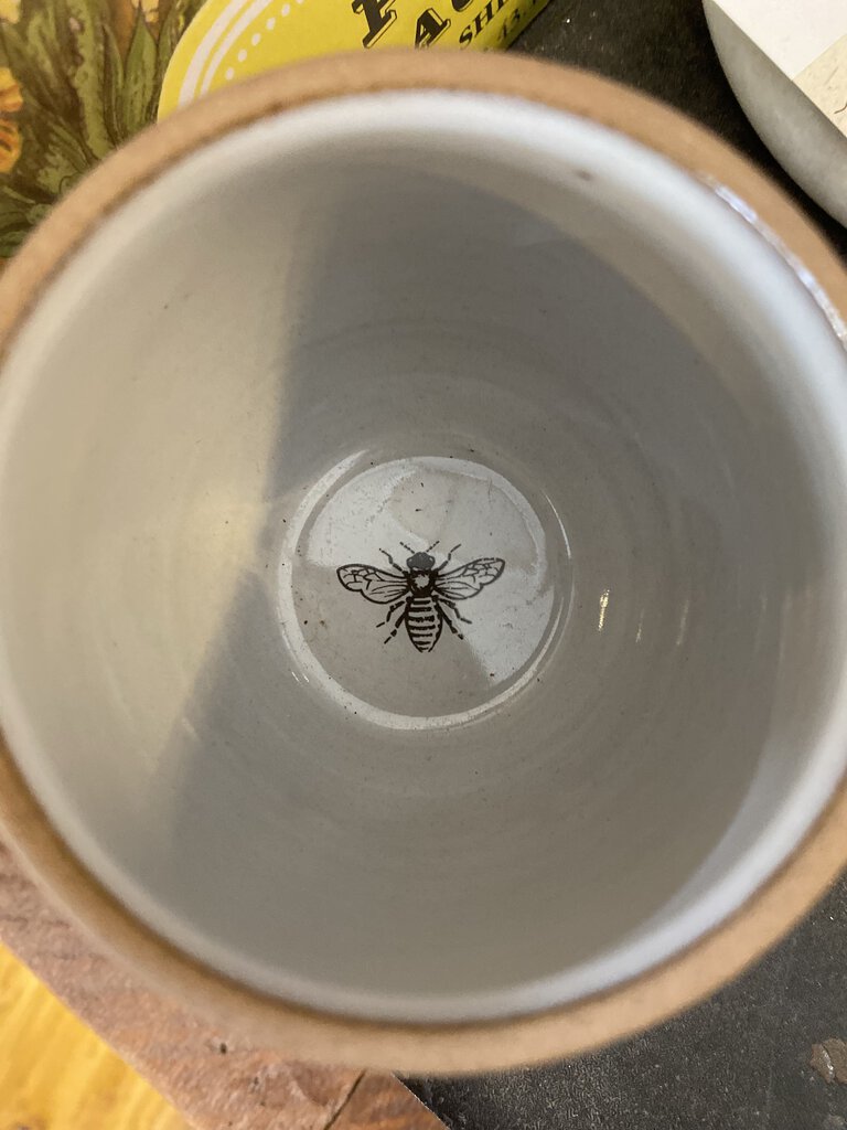 MUG WITH BEE IMAGE INSIDE