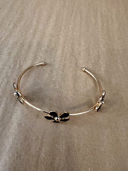 FLOWER CUFF BRACELET