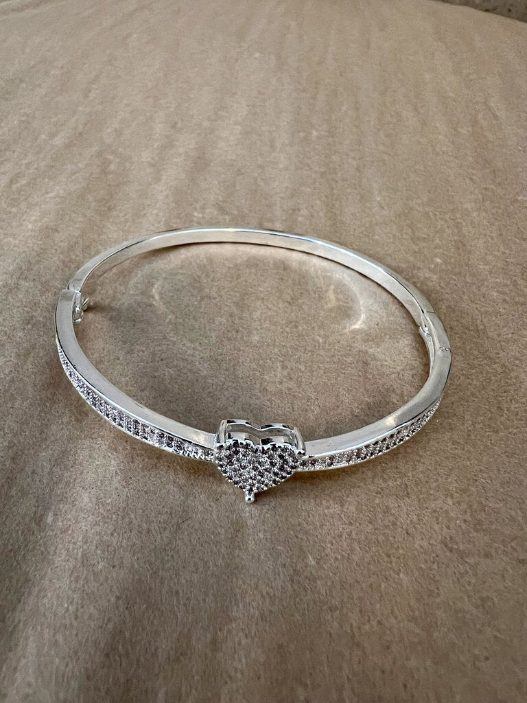 SILVER HEARTCLASP BRACELET