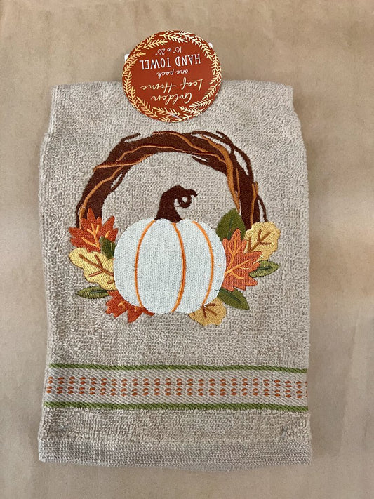 FALL PUMPKIN WREATH HAND TOWEL