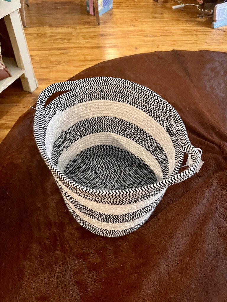 WOVEN BASKET