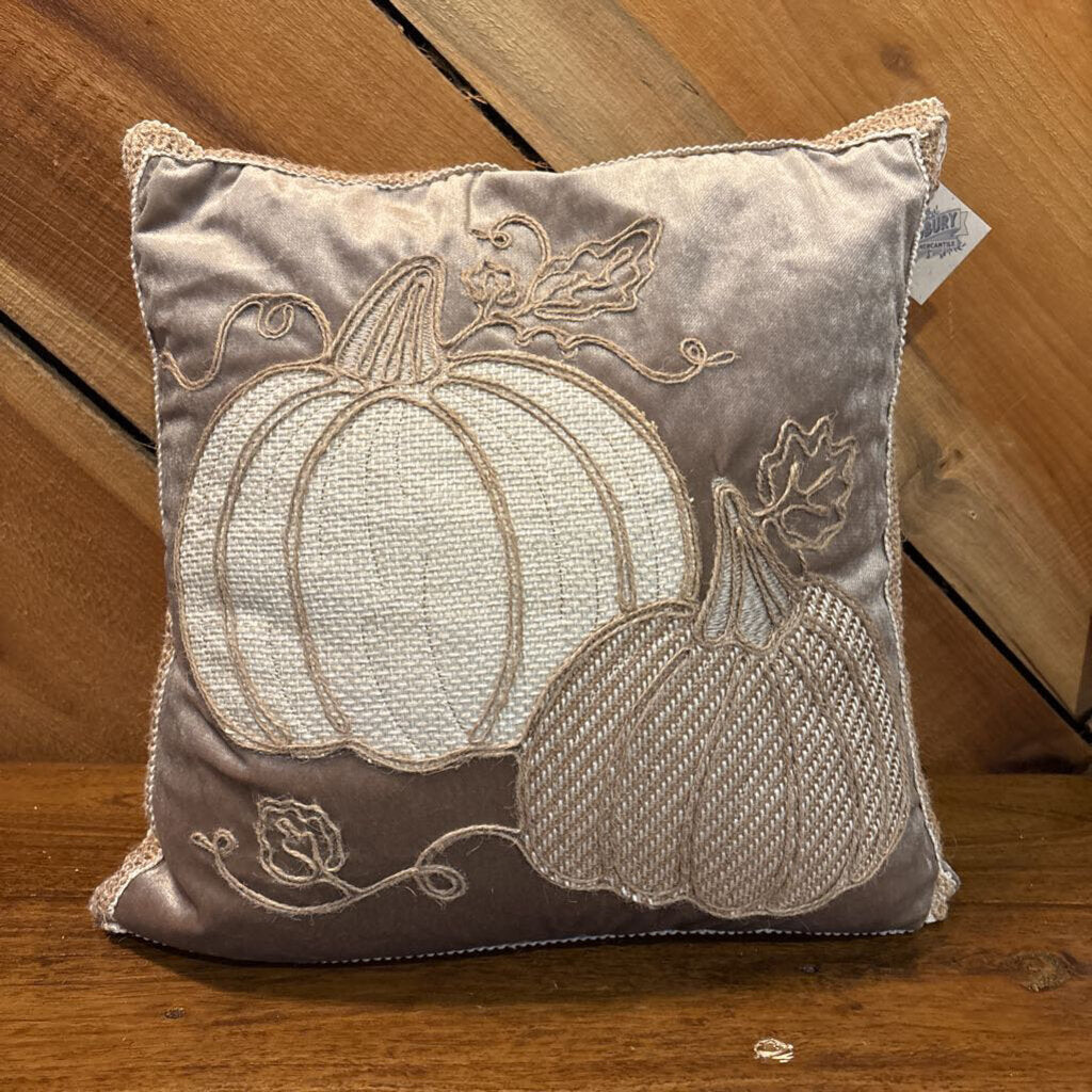 VEVET PUMPKIN PILLOW