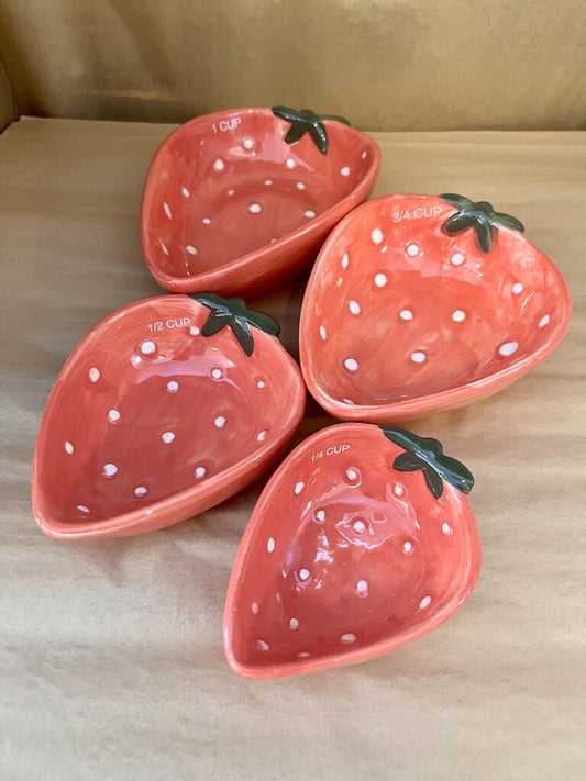 STRAWBERRY MEASURING CUP SET