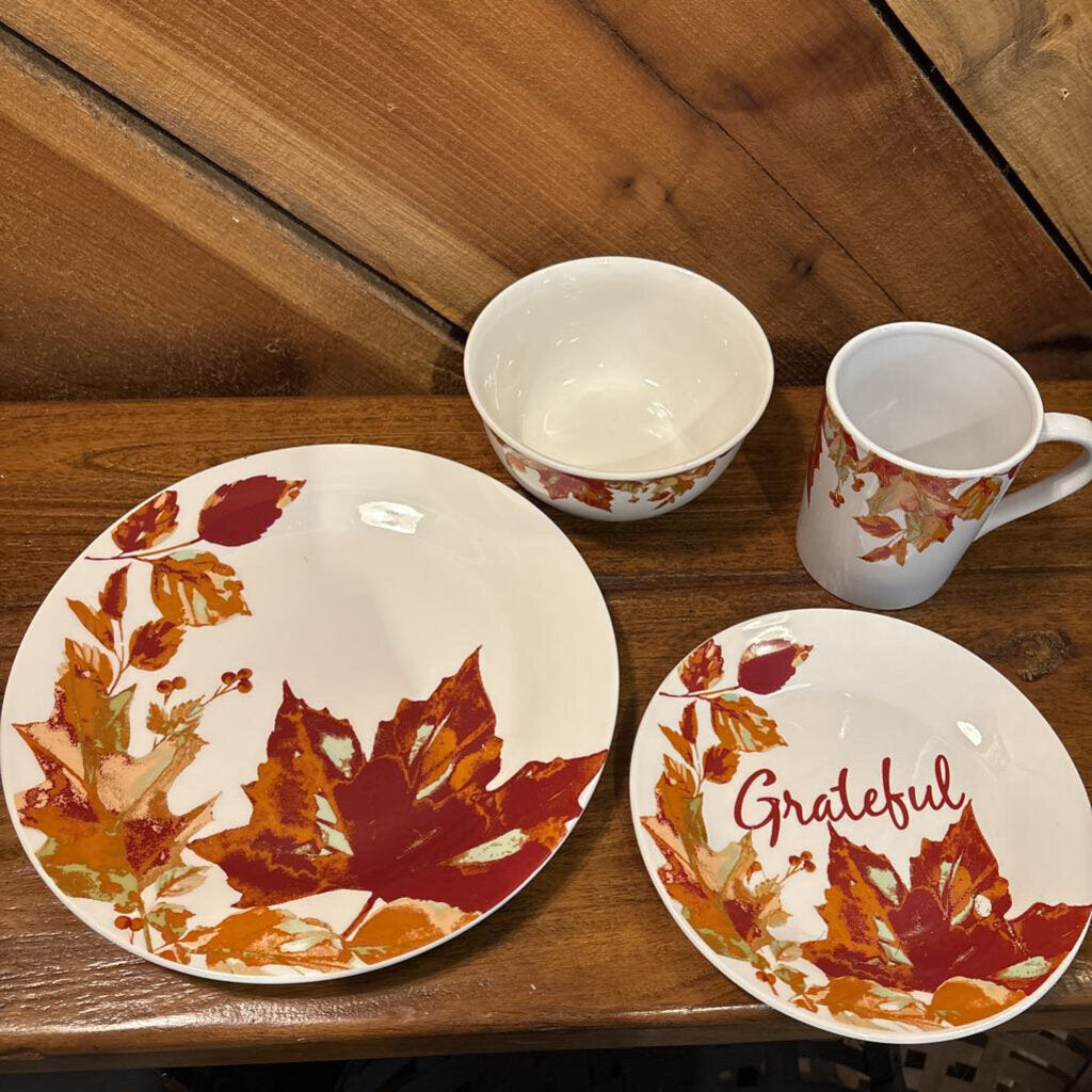 16 PIECE SET MAPLE LEAF DISHES