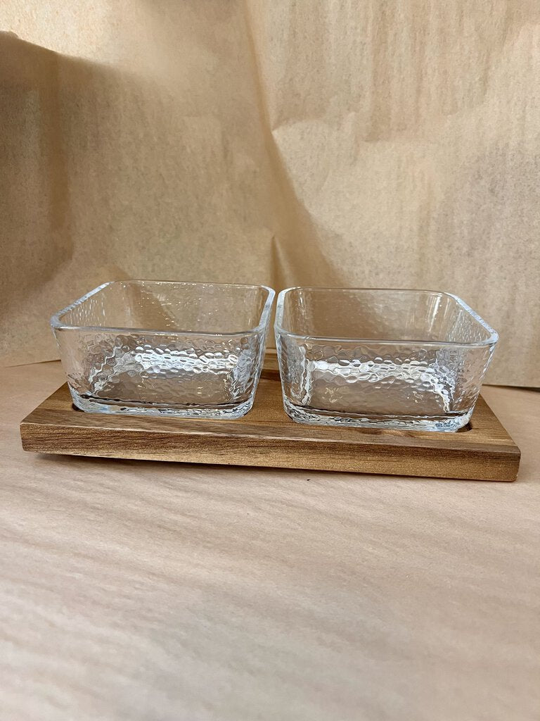 SQUARE GLASS SERVING DISH WITH WOOD STAND