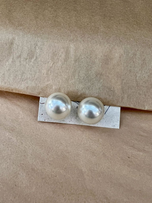 PEARL STUD EARRINGS