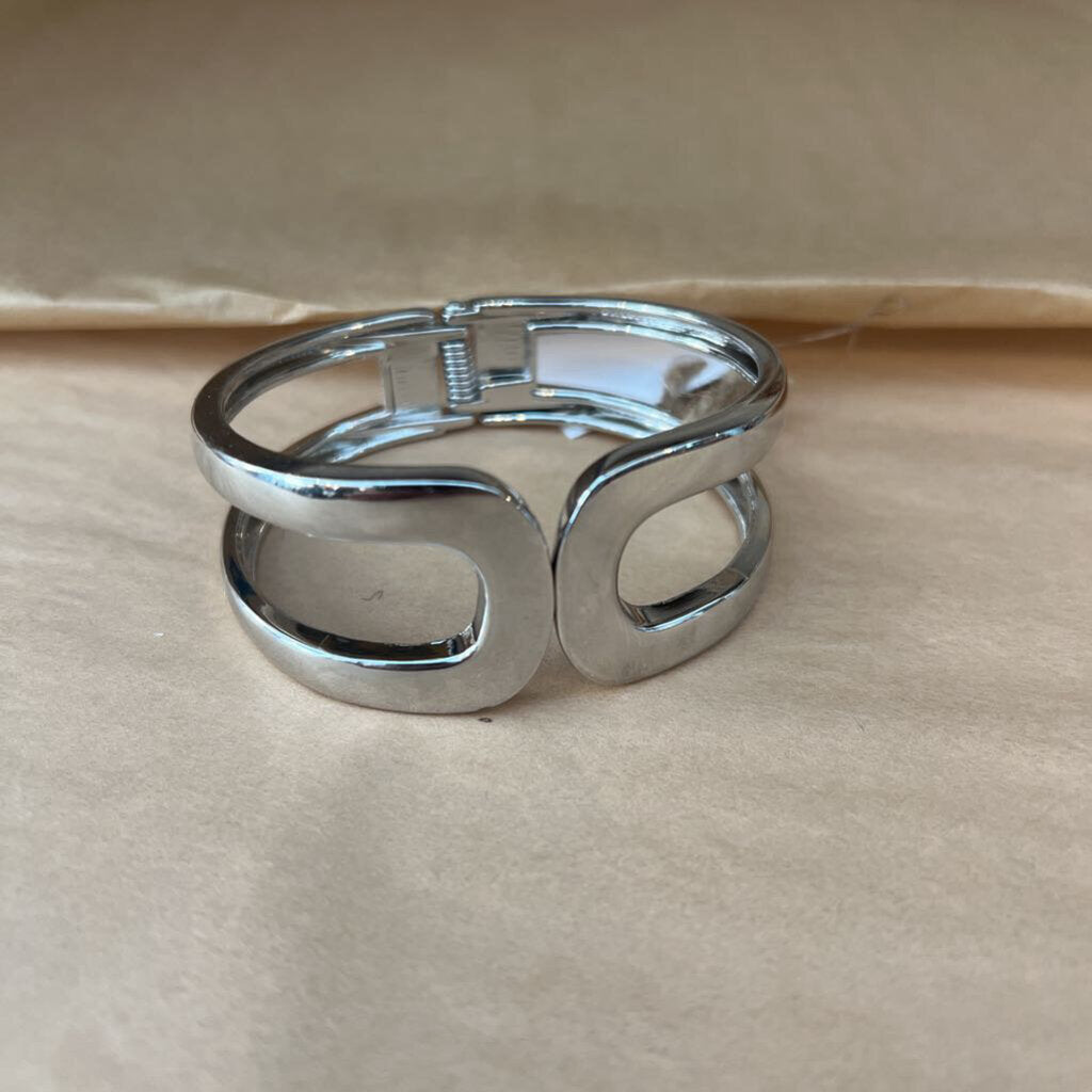 ENCLOSED CUFF BRACELET