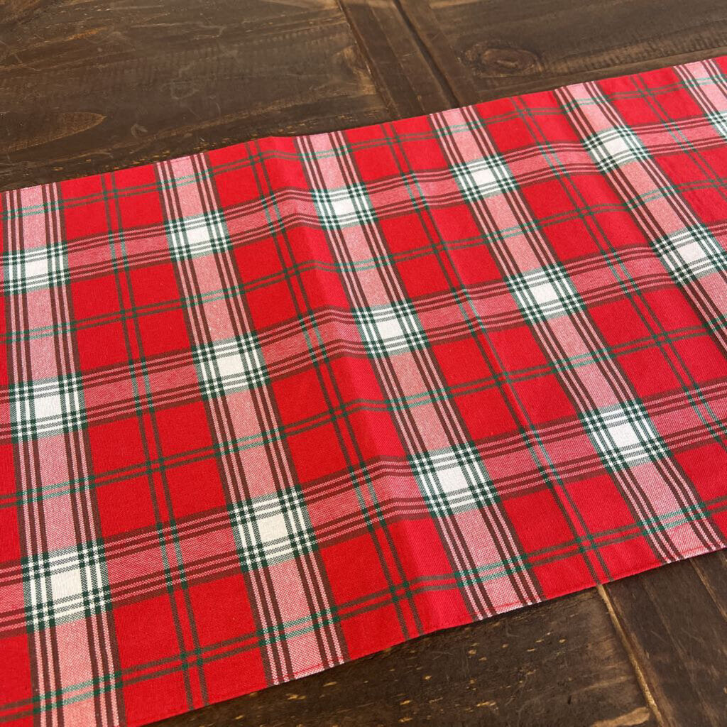 PLAID TABLE RUNNER