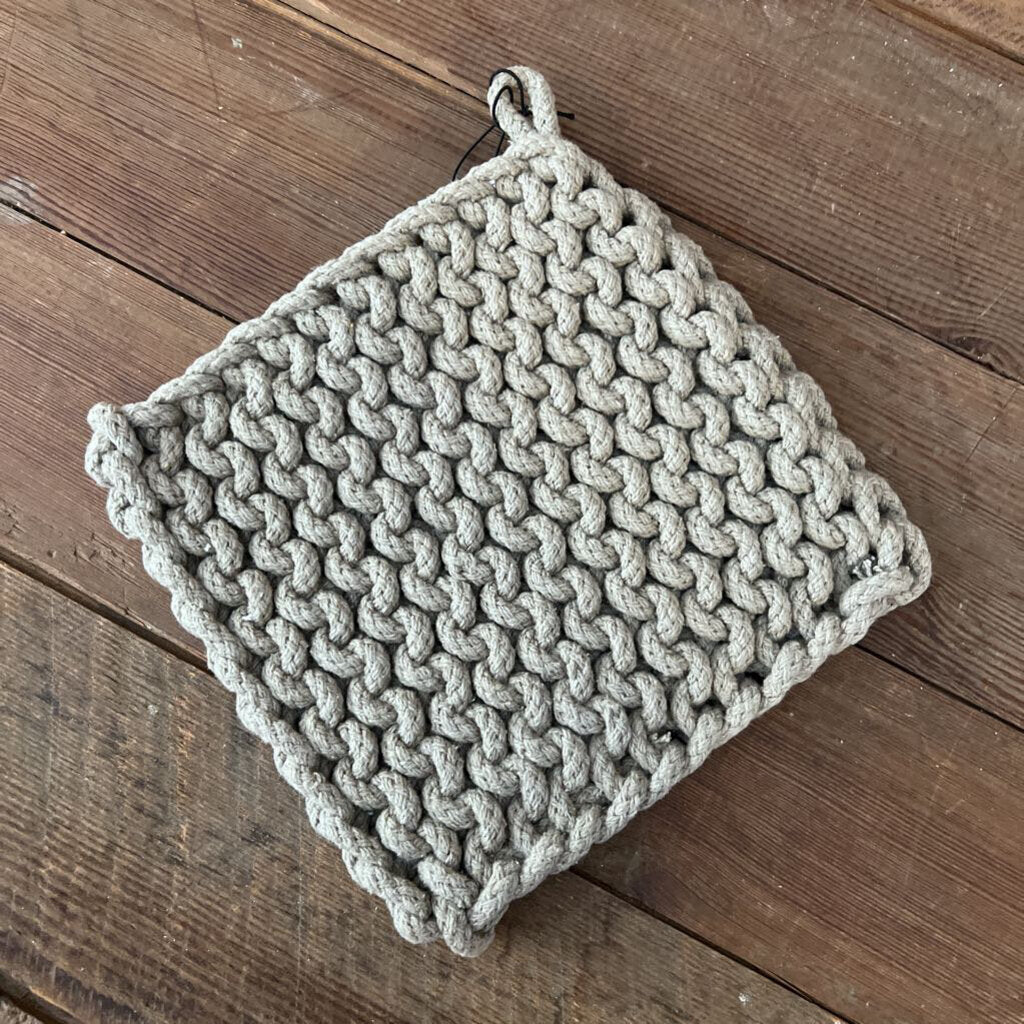 CROTCHED SQUARE POT HOLDER