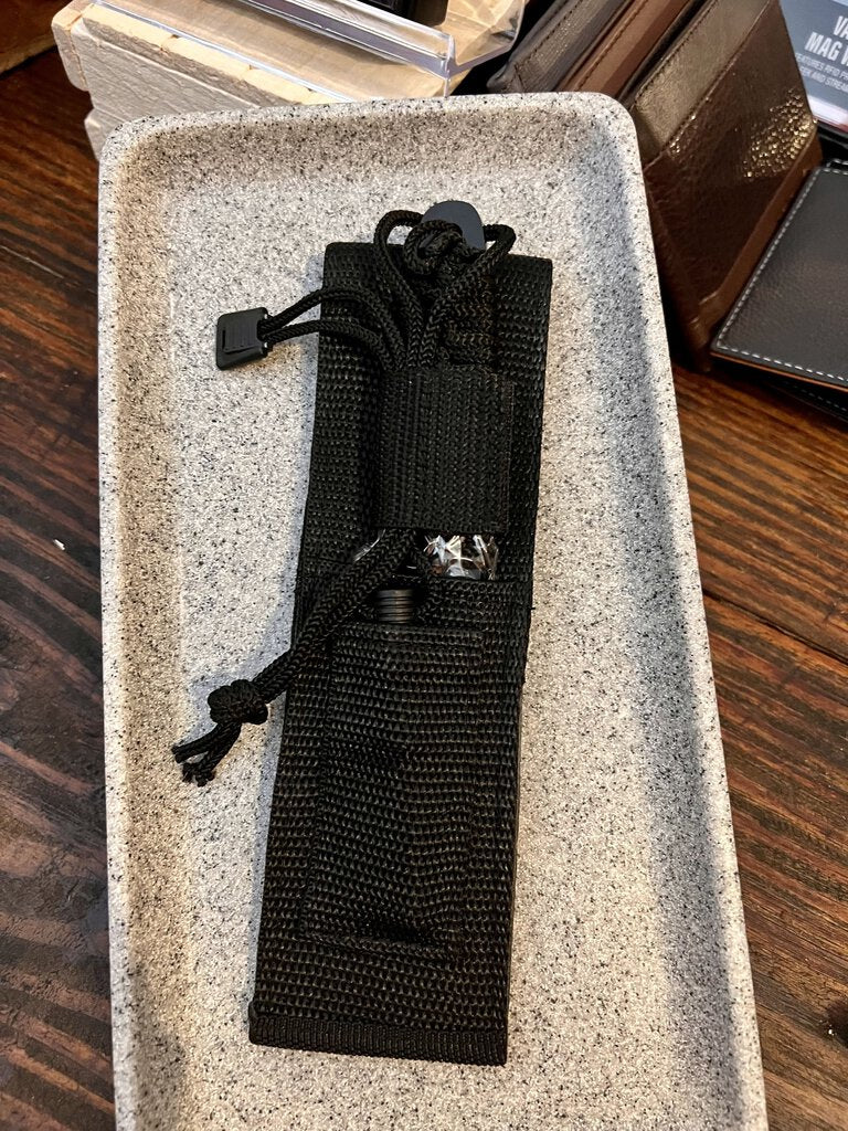 PARACORD KNIFE WITH FIRE STARTER