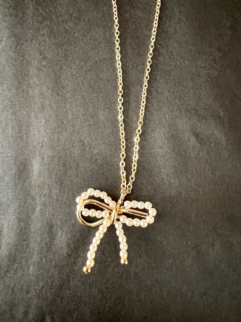 DAINTY PEARL BOW NECKLACE