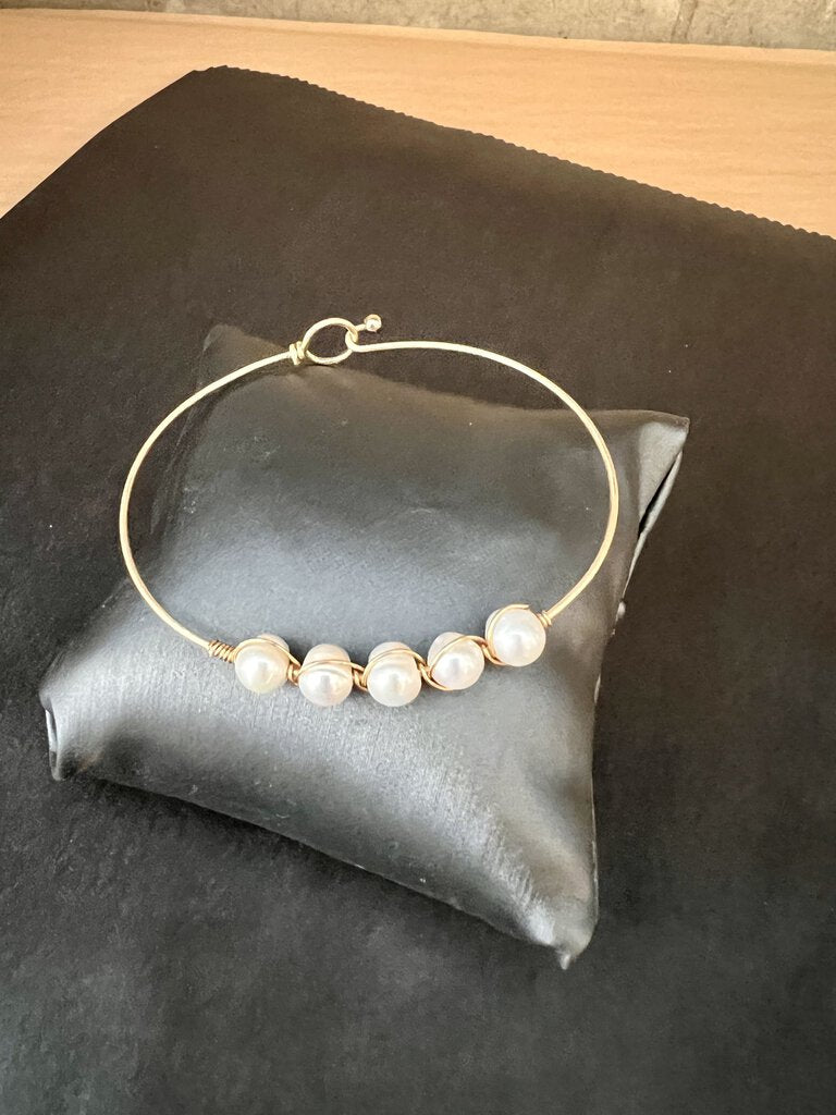 BEADED CLASP BRACELET