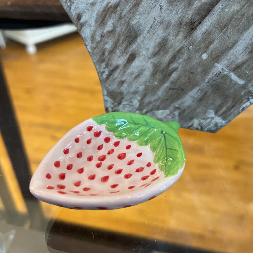 STRAWBERRY DISH