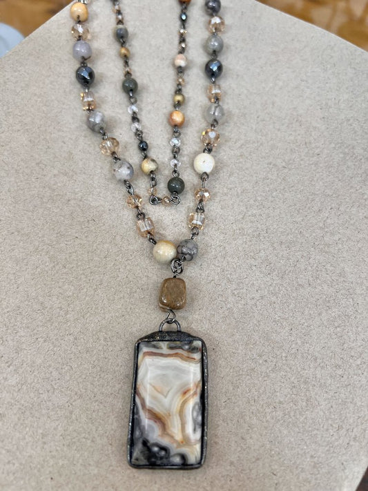 GLASS AND STONE BOHO NECKLACE