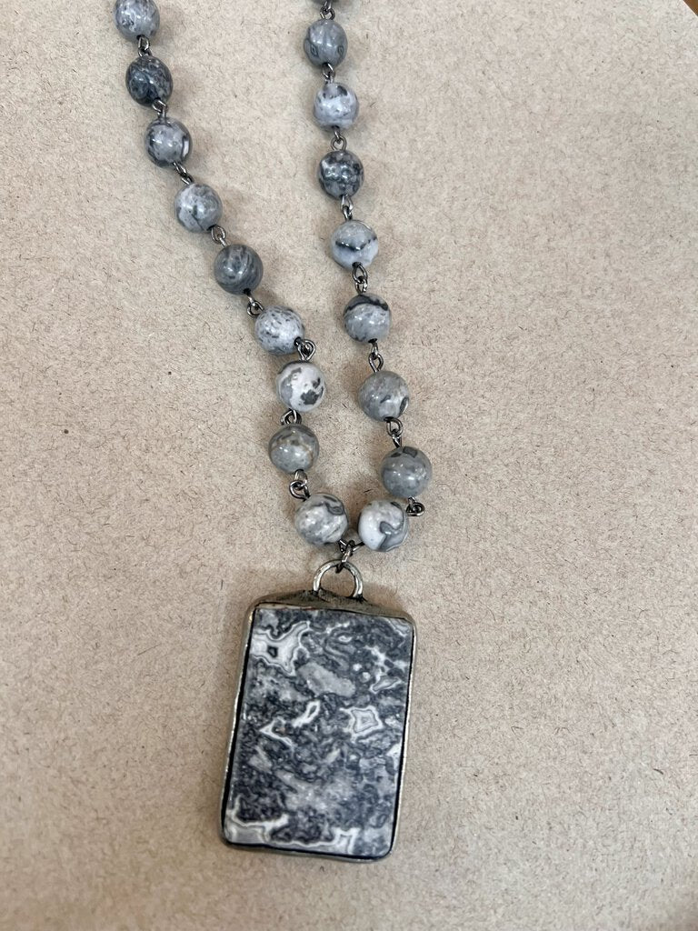 GREY STONE PENDANT NECKLACE